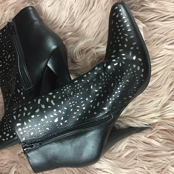 Cushion Walk Cut Outs Ankle Boots - Picture 5 of 7